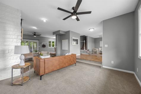1105 Maple Street Robins IA 52328