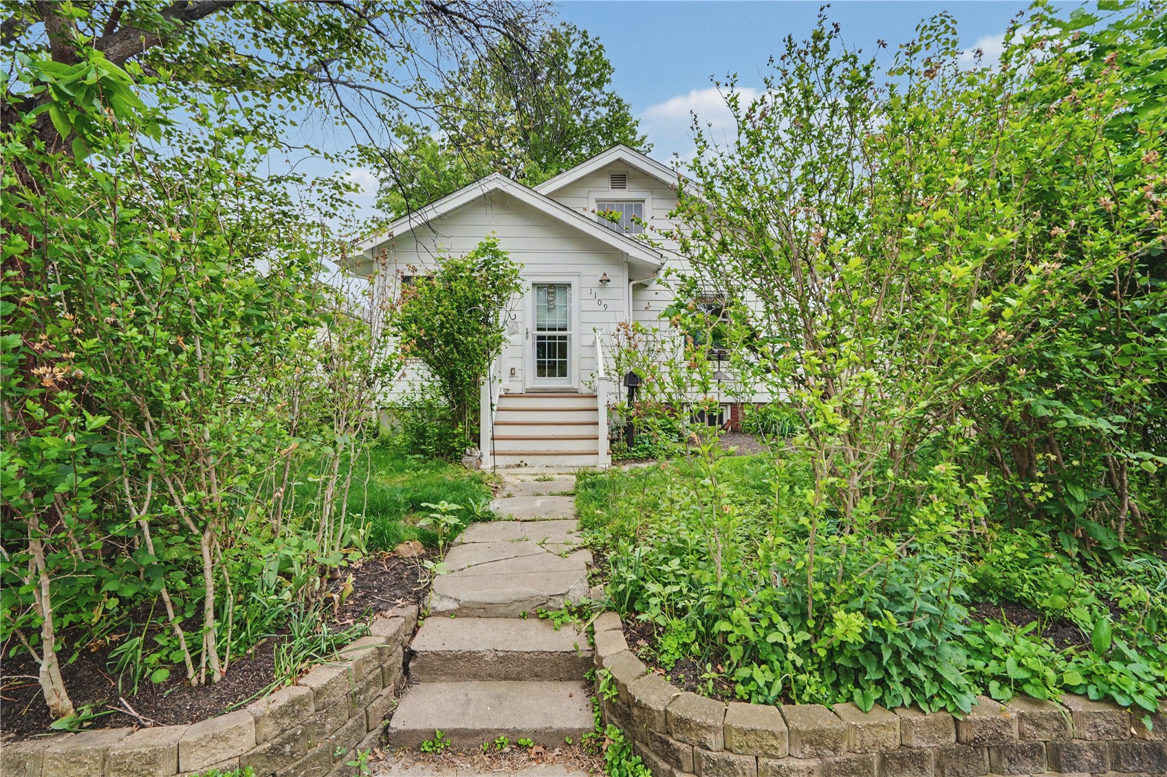 1109 J Avenue NW Cedar Rapids IA 52405