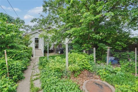 1109 J Avenue Cedar Rapids IA 52405