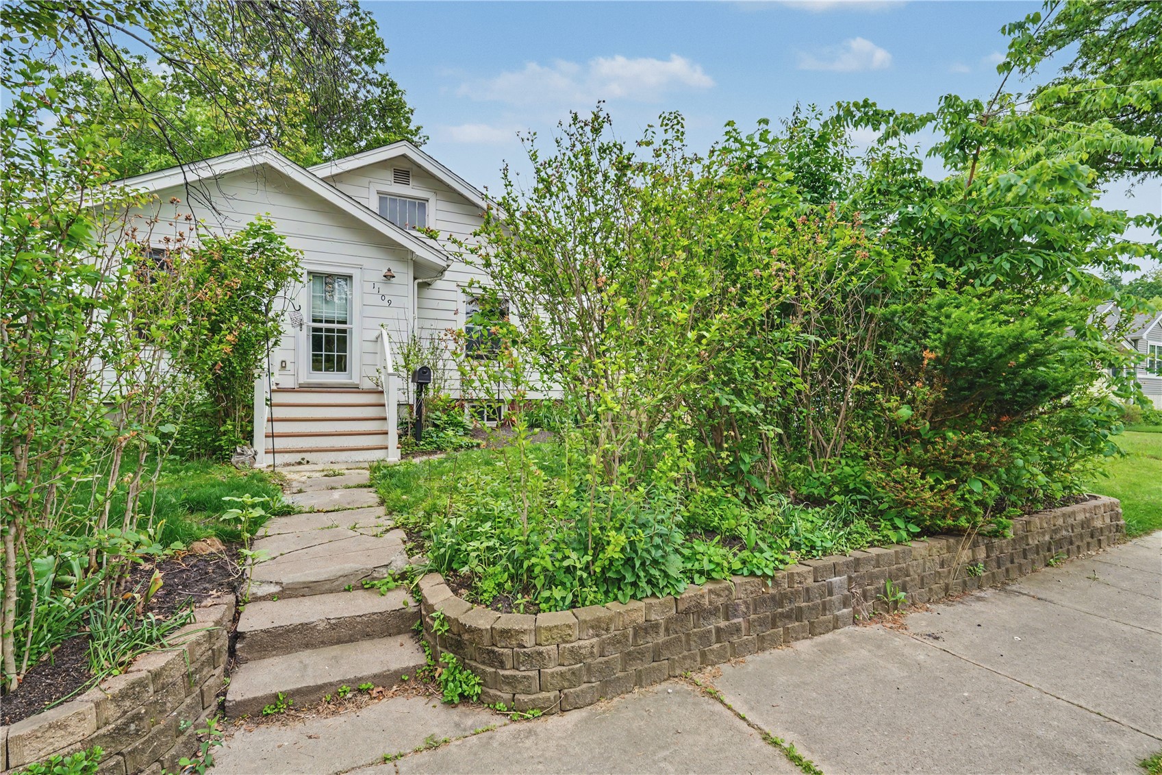1109 J Avenue NW Cedar Rapids IA 52405