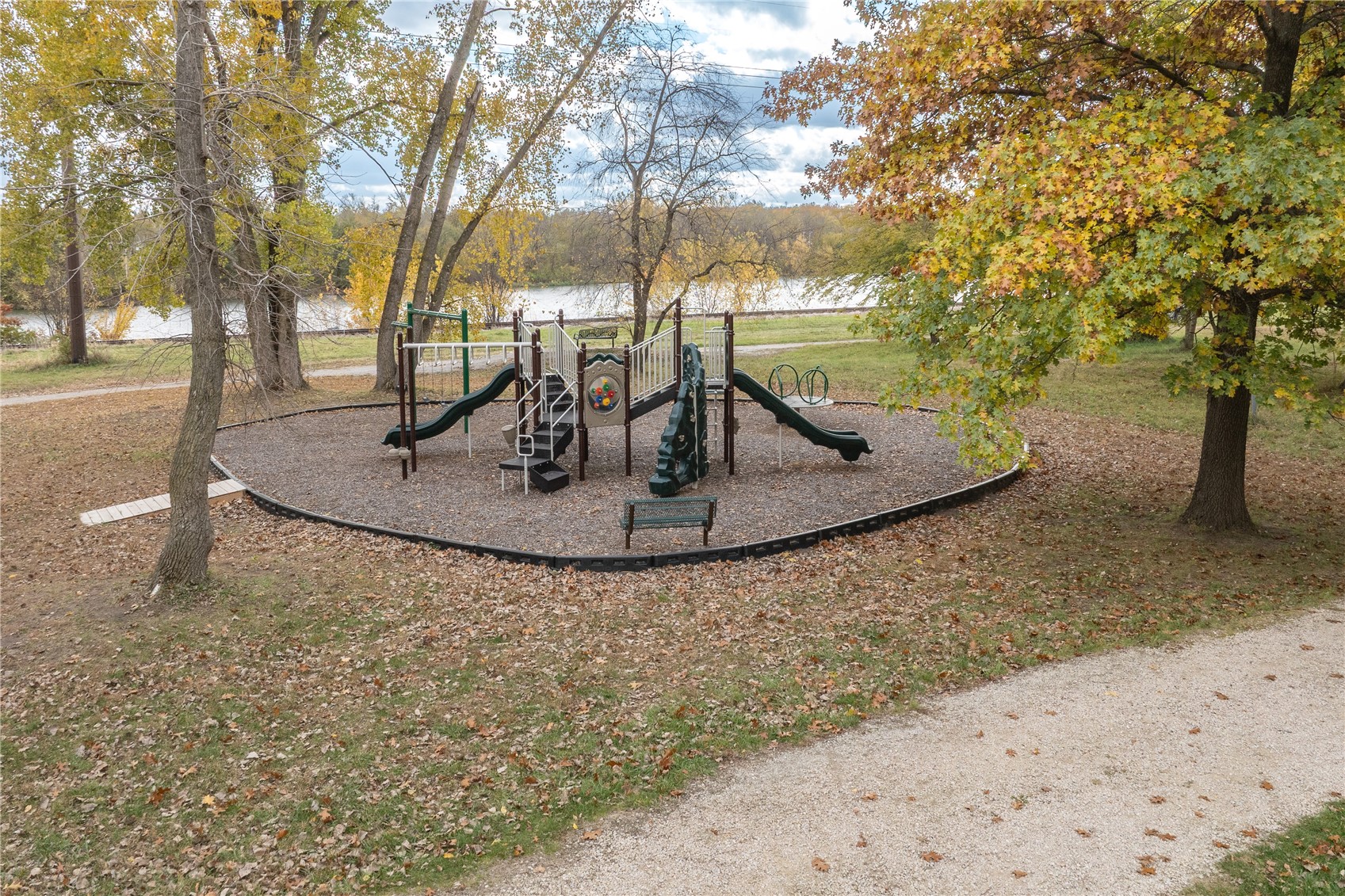 3817 Riverside Drive NE Cedar Rapids IA 52411
