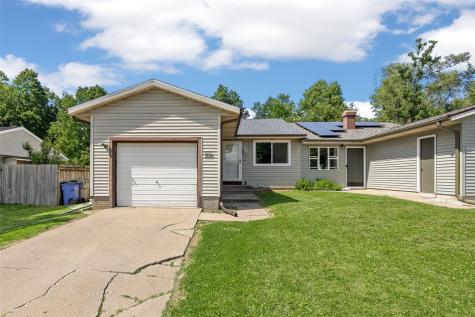 2526 Ellis View Court NW Cedar Rapids IA 52405