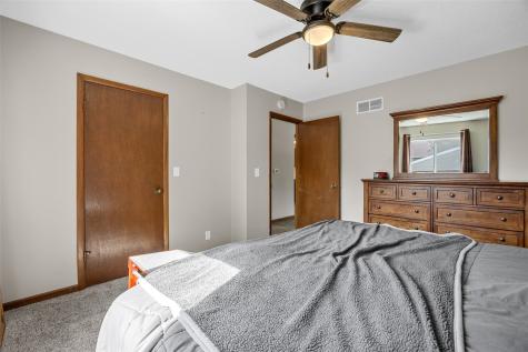 2526 Ellis View Court NW Cedar Rapids IA 52405