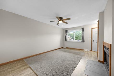 2526 Ellis View Court NW Cedar Rapids IA 52405