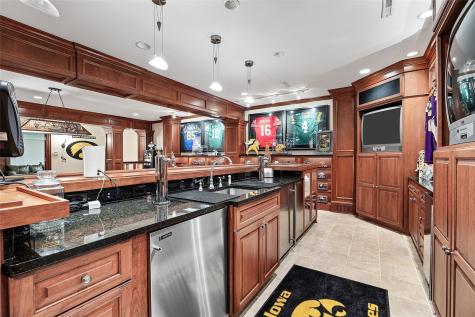 2610 Diamondwood Drive Cedar Rapids IA 52403