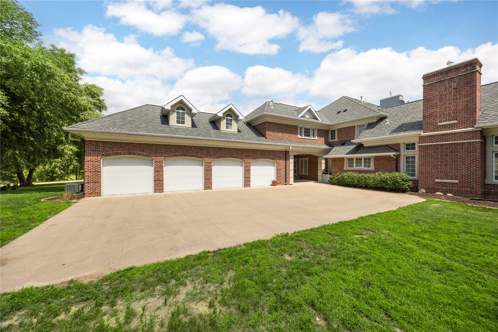 2610 Diamondwood Drive Cedar Rapids IA 52403
