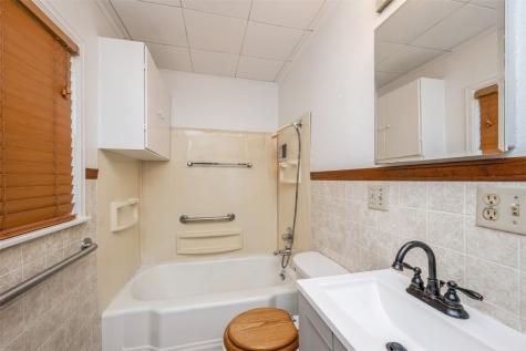 1321 Main Street Center Point IA 52213