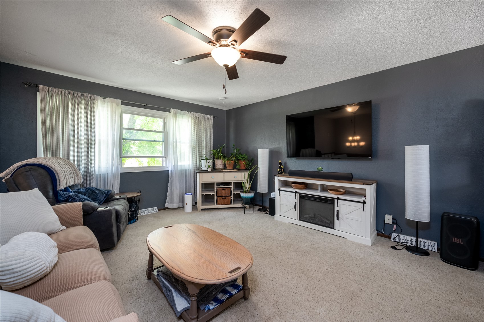 702 Fernwood Drive NE Cedar Rapids IA 52402