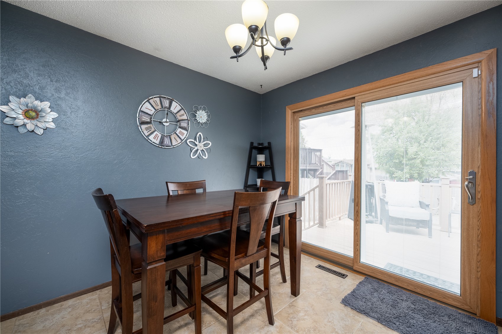 702 Fernwood Drive NE Cedar Rapids IA 52402