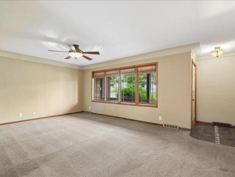 920 Westwood NW Cedar Rapids IA 52405