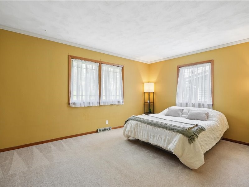920 Westwood NW Cedar Rapids IA 52405