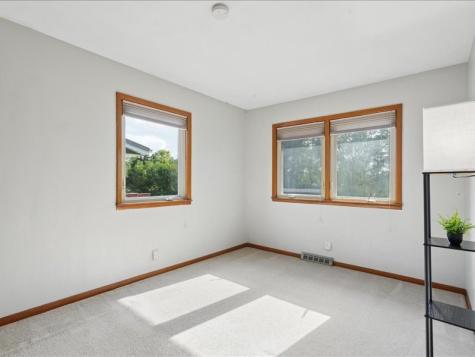920 Westwood NW Cedar Rapids IA 52405