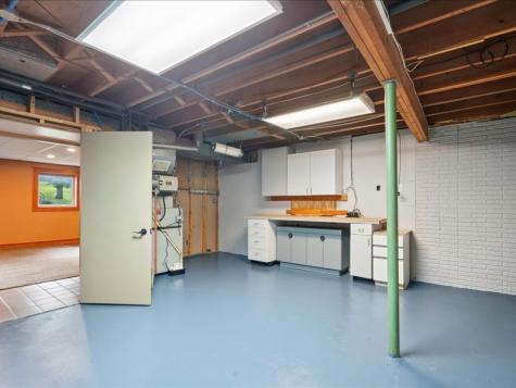 920 Westwood NW Cedar Rapids IA 52405