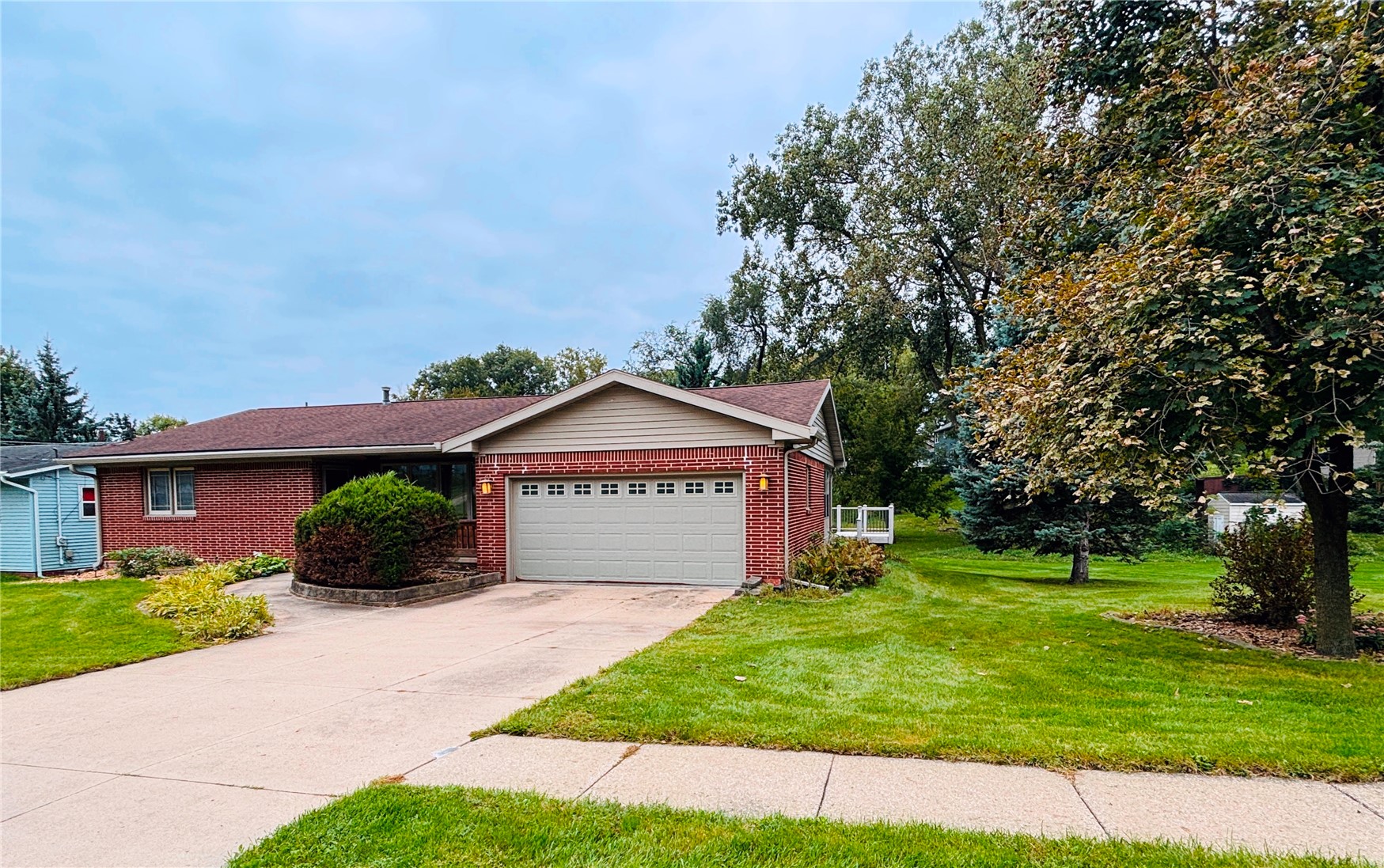 920 Westwood NW Cedar Rapids IA 52405