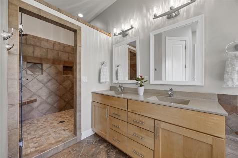 1356 NE Lakewoods Court Swisher IA 52338