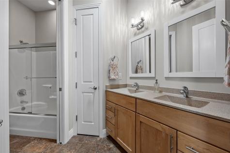 1356 NE Lakewoods Court Swisher IA 52338