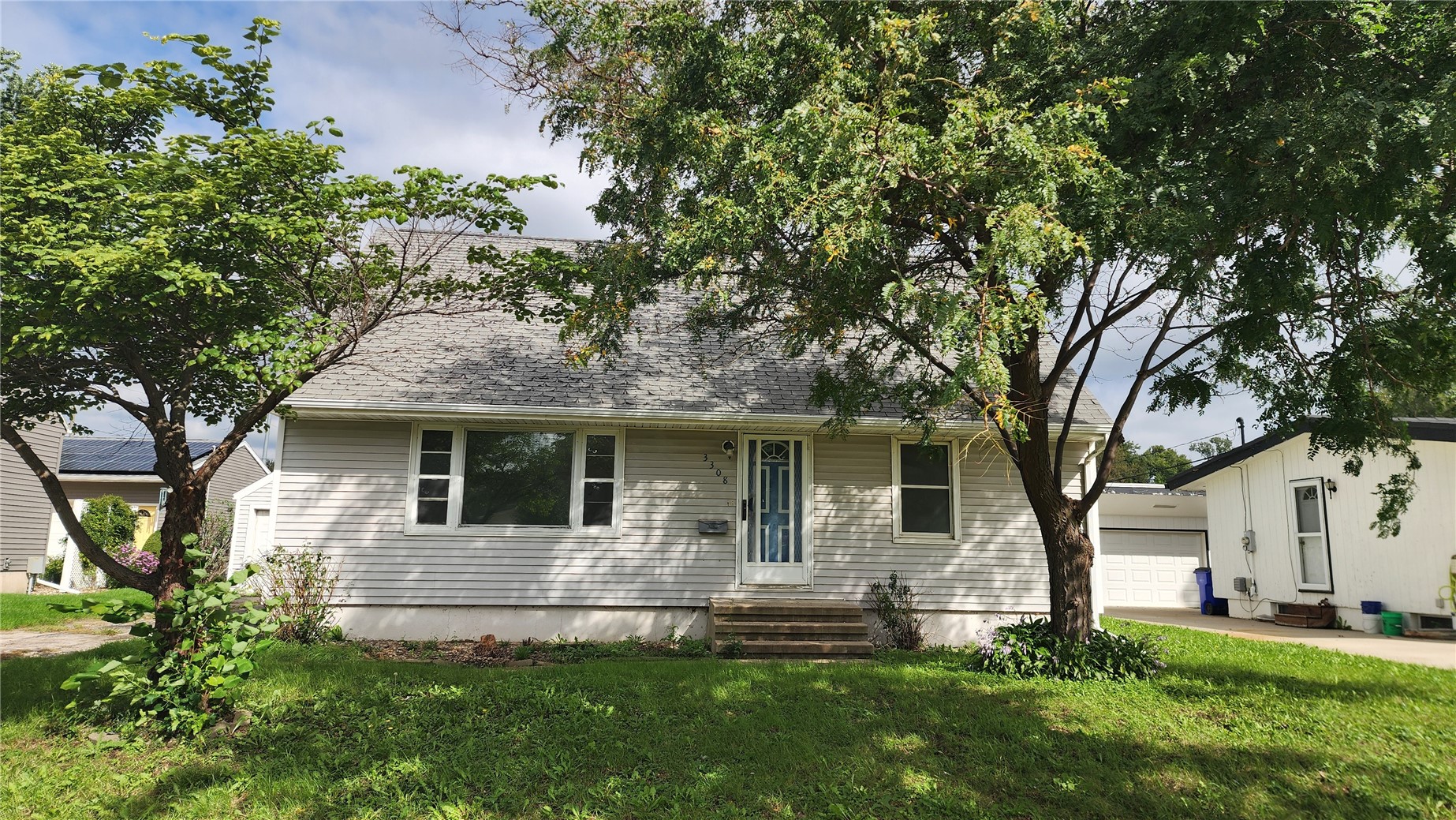 3308 H Avenue NW Cedar Rapids IA 52405