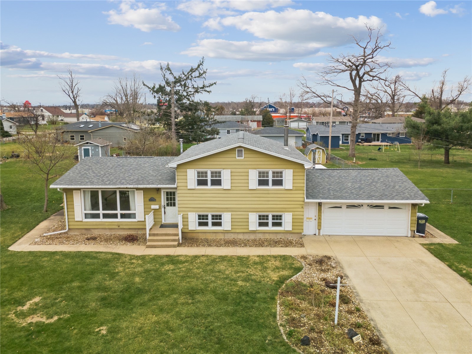 1007 Raney Street Hiawatha IA 52233