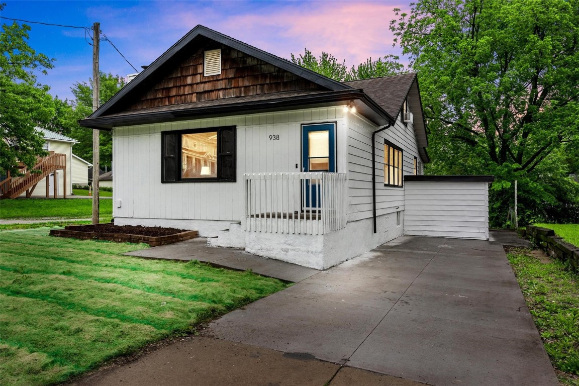 938 Miller Avenue Iowa City IA 52246