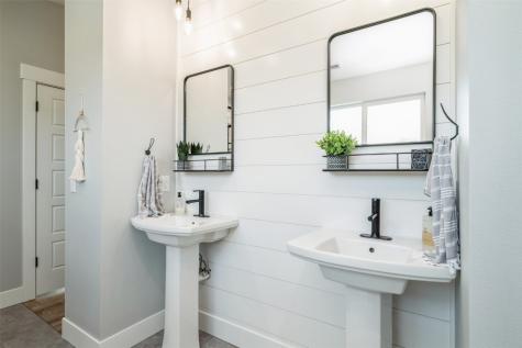 9207 Feather Ridge Road Cedar Rapids IA 52411