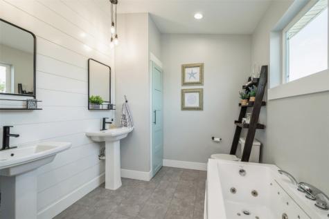 9207 Feather Ridge Road Cedar Rapids IA 52411