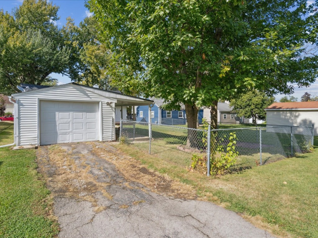 3817 Lennox Avenue NE Cedar Rapids IA 52402