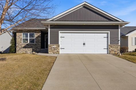 50 Ridgewood Drive Hiawatha IA 52233