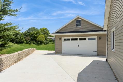1276 Winchester Drive NE Swisher IA 52338