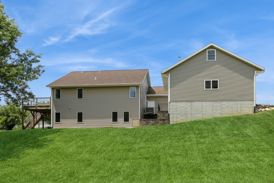 1276 Winchester Drive NE Swisher IA 52338
