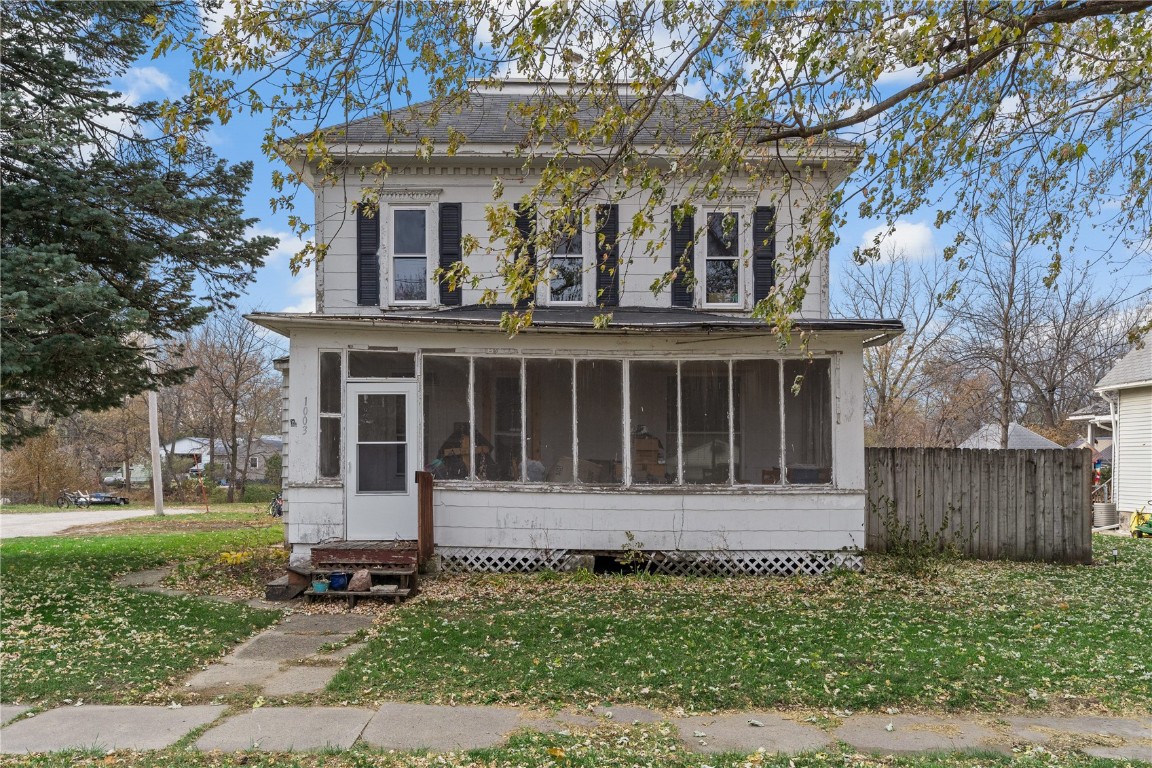 1003 Franklin Street Center Point IA 52213