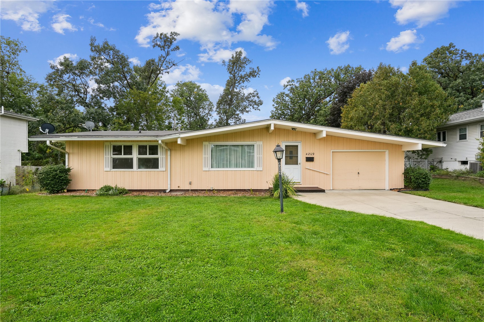 4209 Northwood Drive NE Cedar Rapids IA 52402
