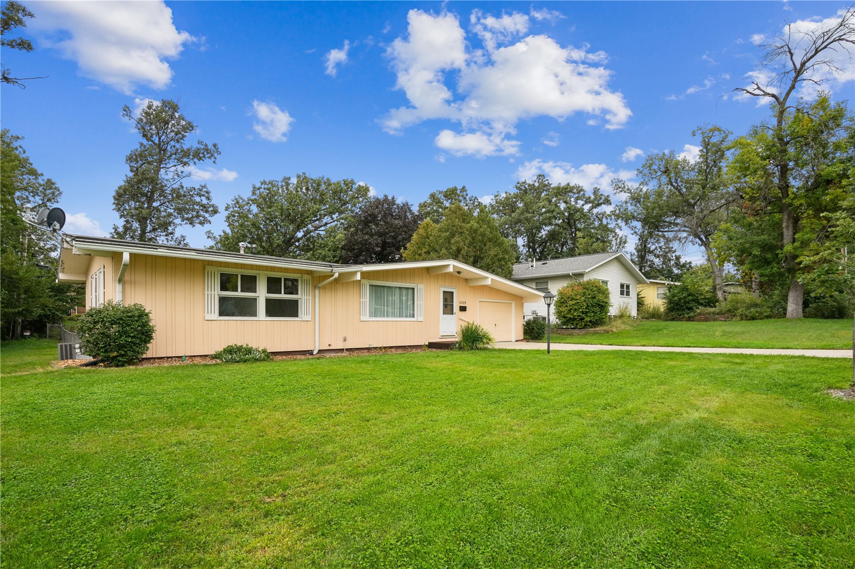 4209 Northwood Drive NE Cedar Rapids IA 52402