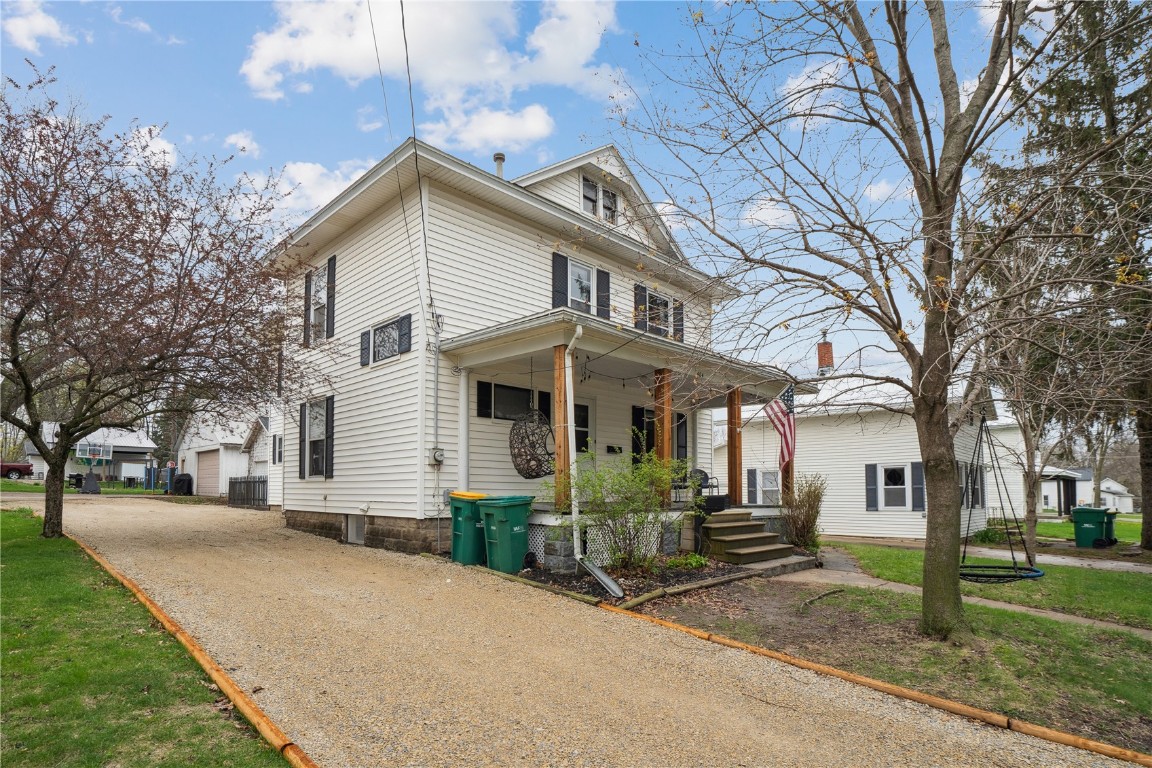 404 3rd Avenue SE Independence IA 50644