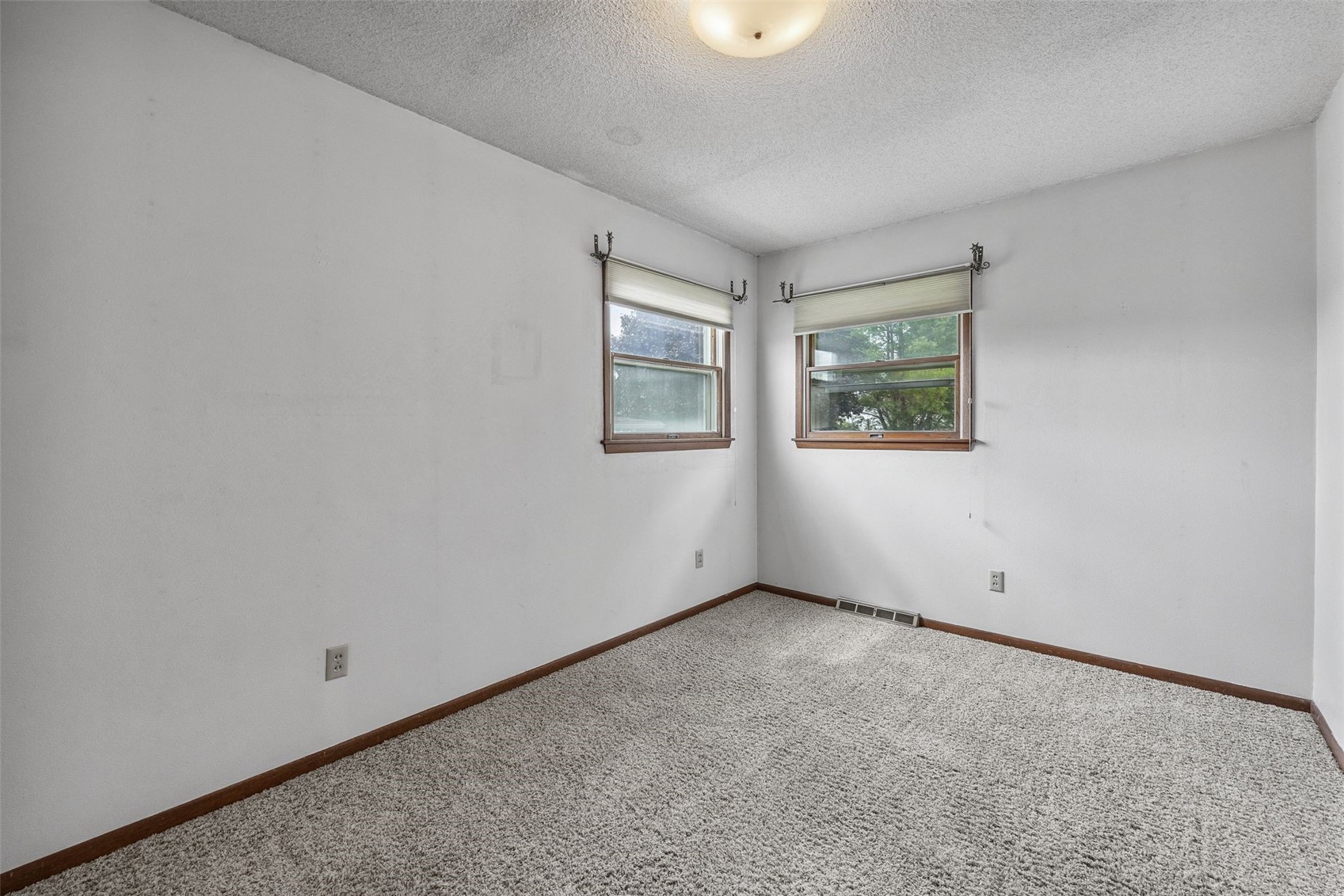 805 W 17th Street Vinton IA 52349