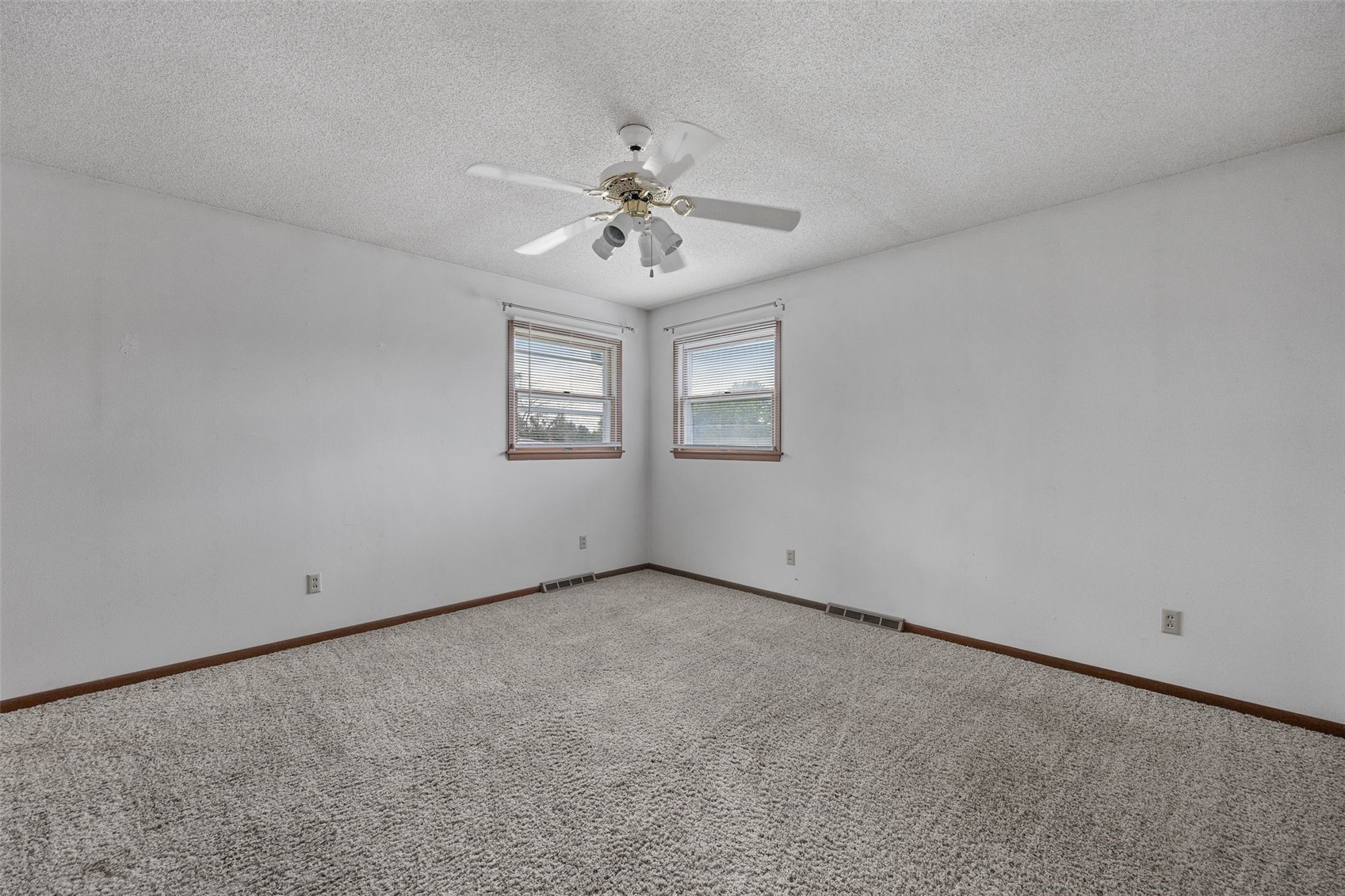 805 W 17th Street Vinton IA 52349