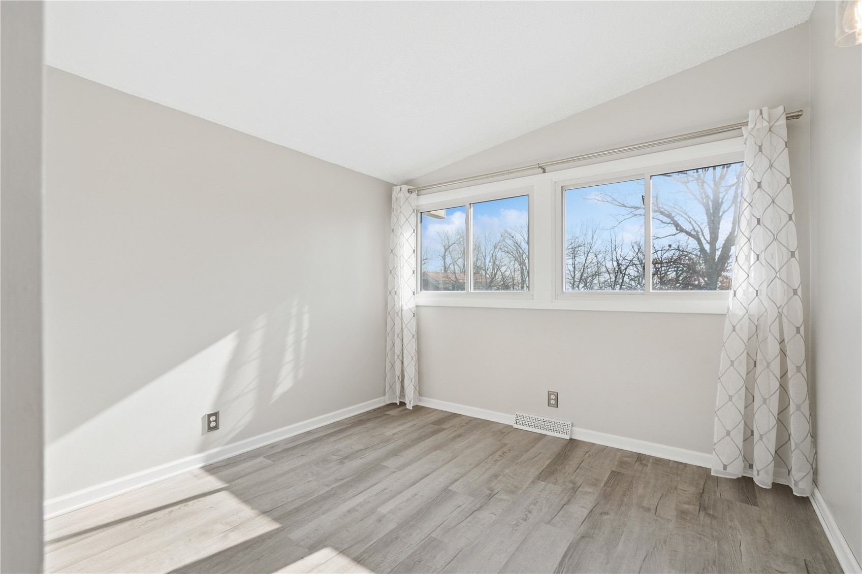 2533 Brookland Drive NE Cedar Rapids IA 52402