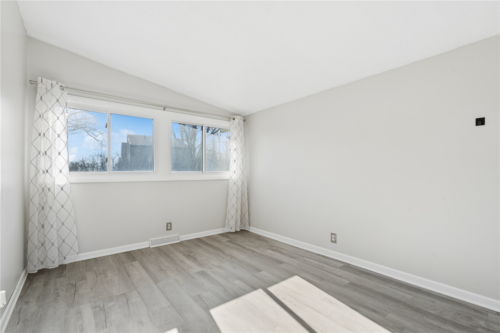 2533 Brookland Drive NE Cedar Rapids IA 52402