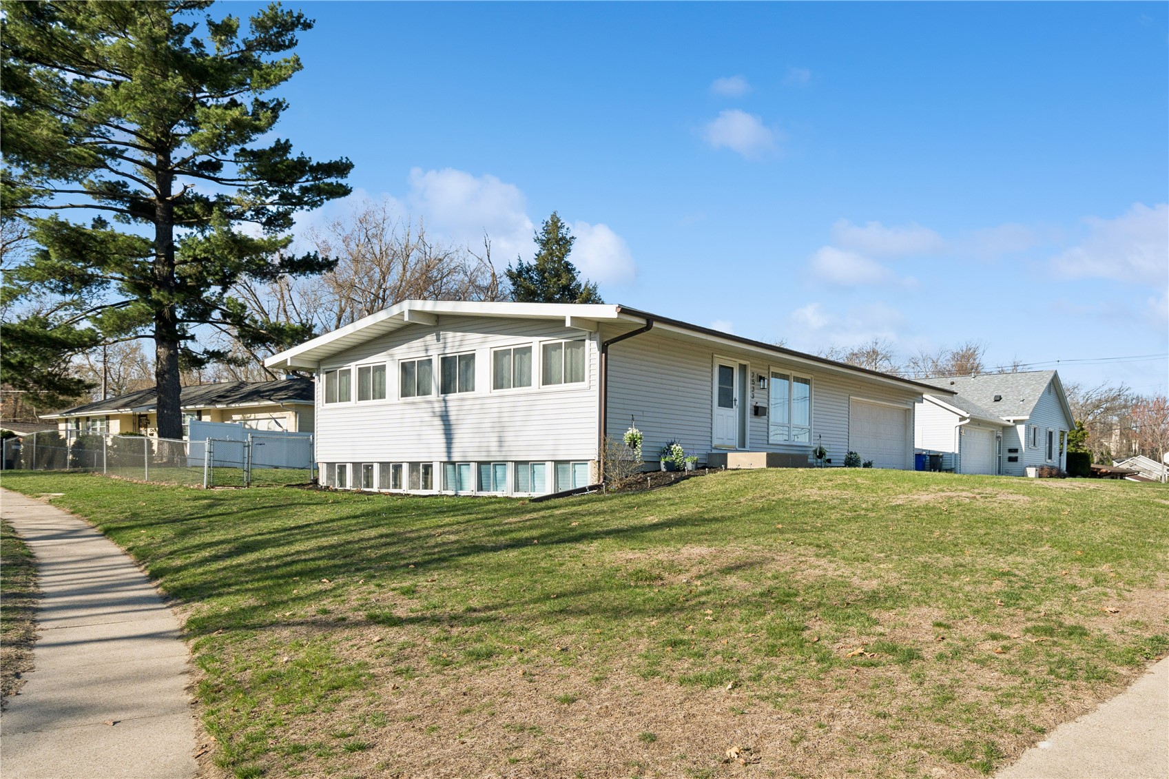2533 Brookland Drive NE Cedar Rapids IA 52402