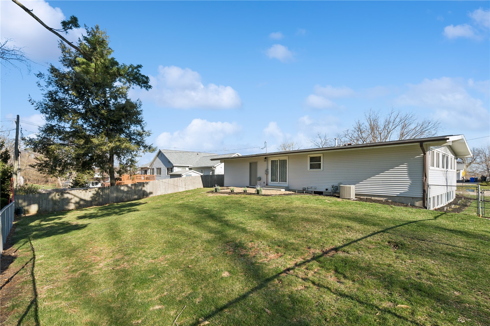 2533 Brookland Drive NE Cedar Rapids IA 52402