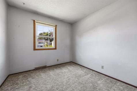 223 Lynda Drive NW Cedar Rapids IA 52405