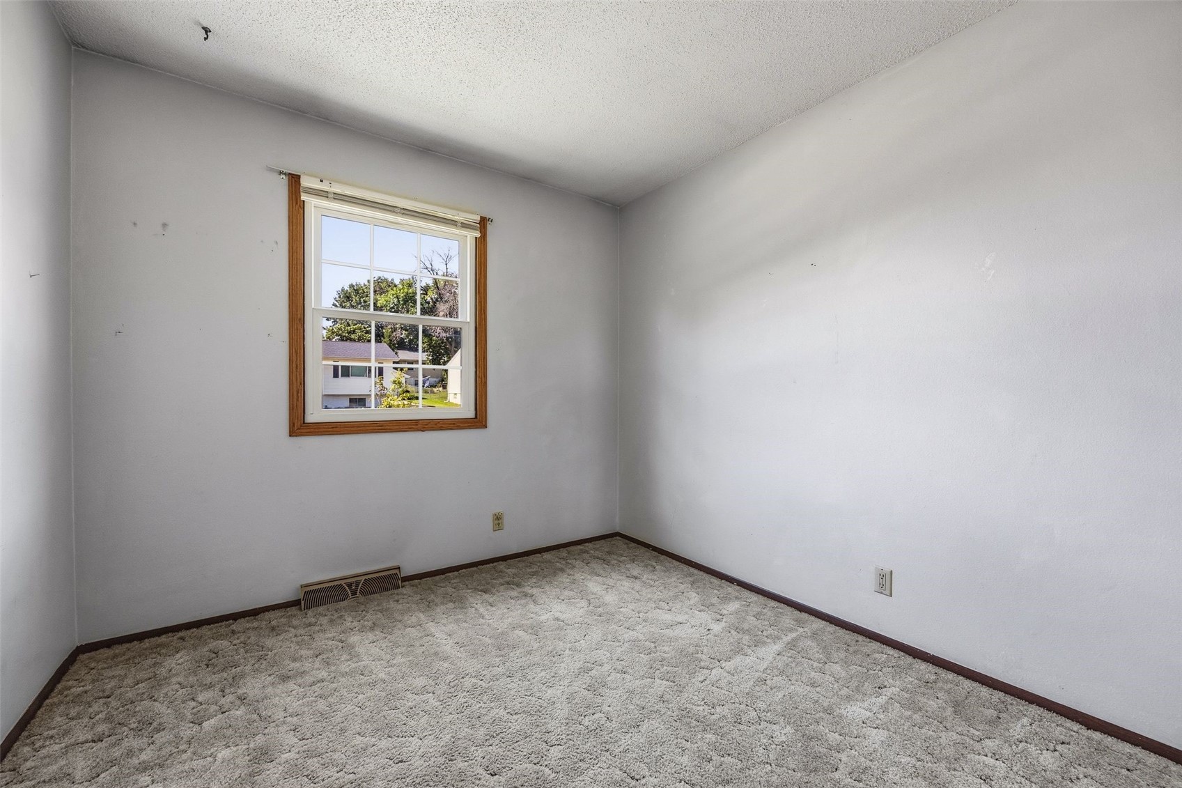 223 Lynda Drive NW Cedar Rapids IA 52405