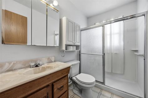 223 Lynda Drive NW Cedar Rapids IA 52405
