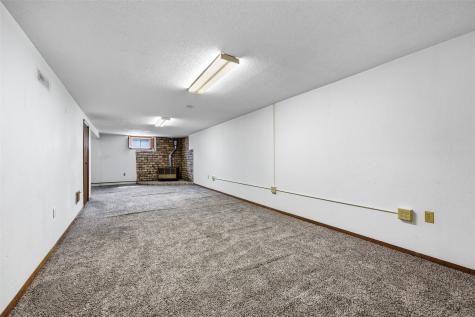 223 Lynda Drive NW Cedar Rapids IA 52405
