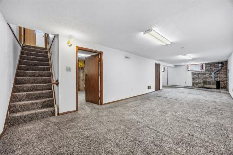 223 Lynda Drive NW Cedar Rapids IA 52405