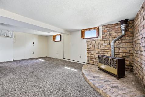 223 Lynda Drive NW Cedar Rapids IA 52405