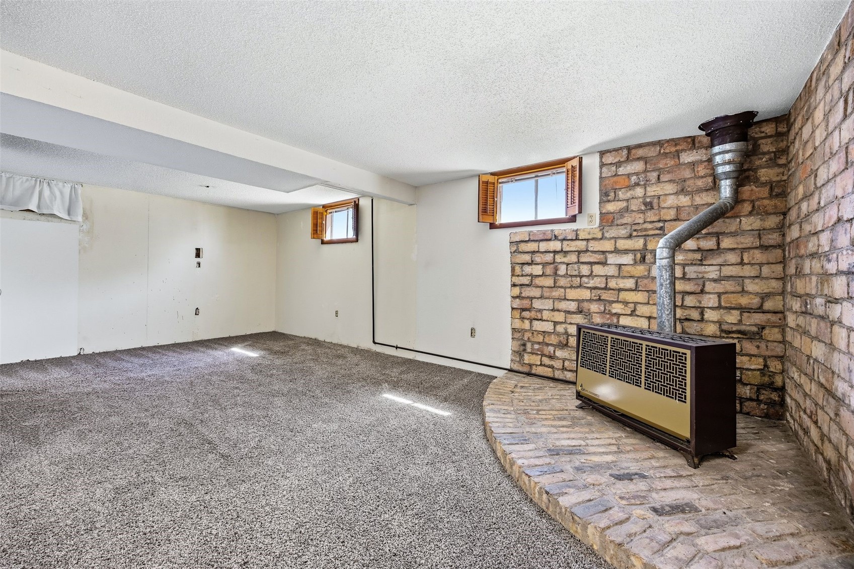 223 Lynda Drive NW Cedar Rapids IA 52405