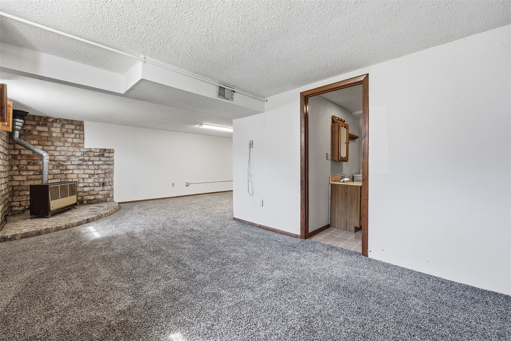 223 Lynda Drive NW Cedar Rapids IA 52405
