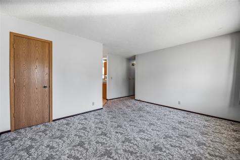 223 Lynda Drive NW Cedar Rapids IA 52405