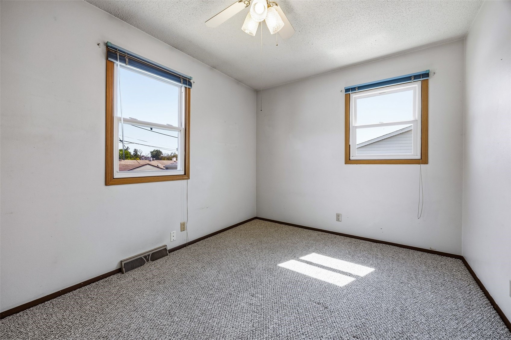 223 Lynda Drive NW Cedar Rapids IA 52405