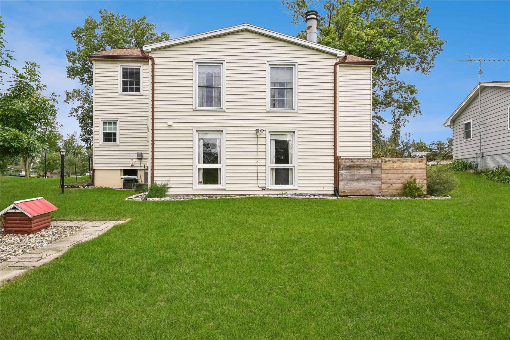 3334 Shasta Drive NE Cedar Rapids IA 52402